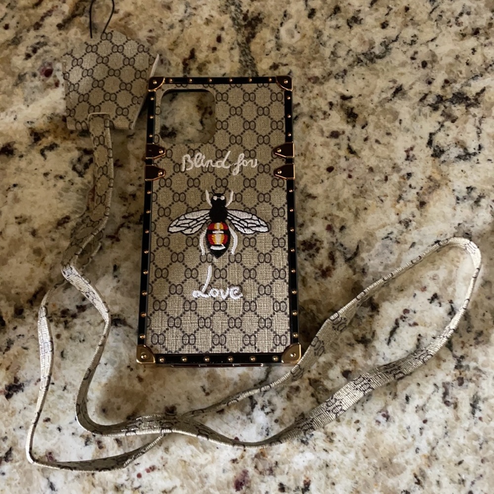 IPhone 12/12 Pro Phone Cover NEW - Picture 2 of 2